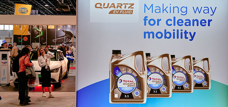 Detail banneru s olejmi Quartz pre elektromobily
