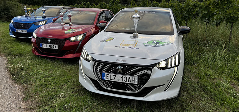 Víťazné trofeje na kapotách vozidiel Peugeot