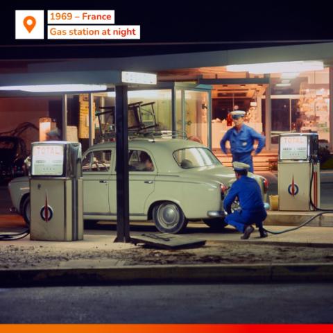 benzínová stanica, Total, Totalenergies, obsluha, historické auto, veterán, 1969, Francúzsko
